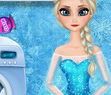 Elsa giặt quần áo